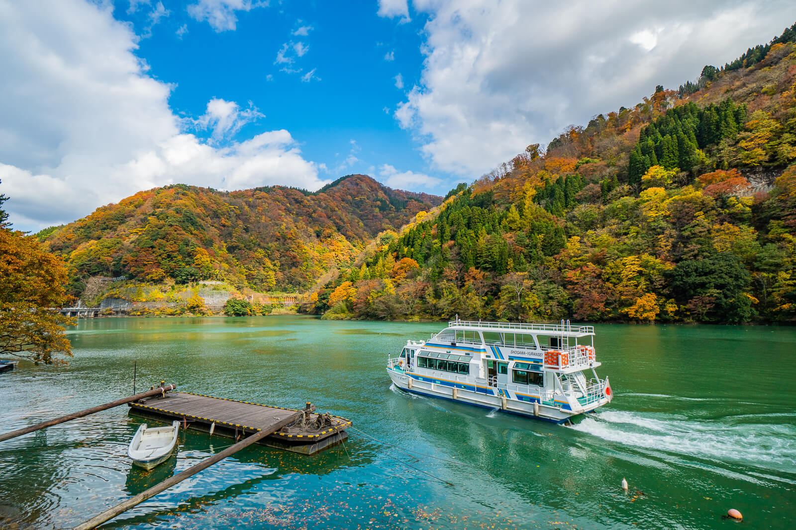 写真 庄川峡の紅葉 By 小牧ダム湖上遊覧船 Vr 北陸