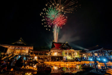 倶利迦羅不動寺鳳凰殿万灯会の灯籠流しと花火（2019/8/18）