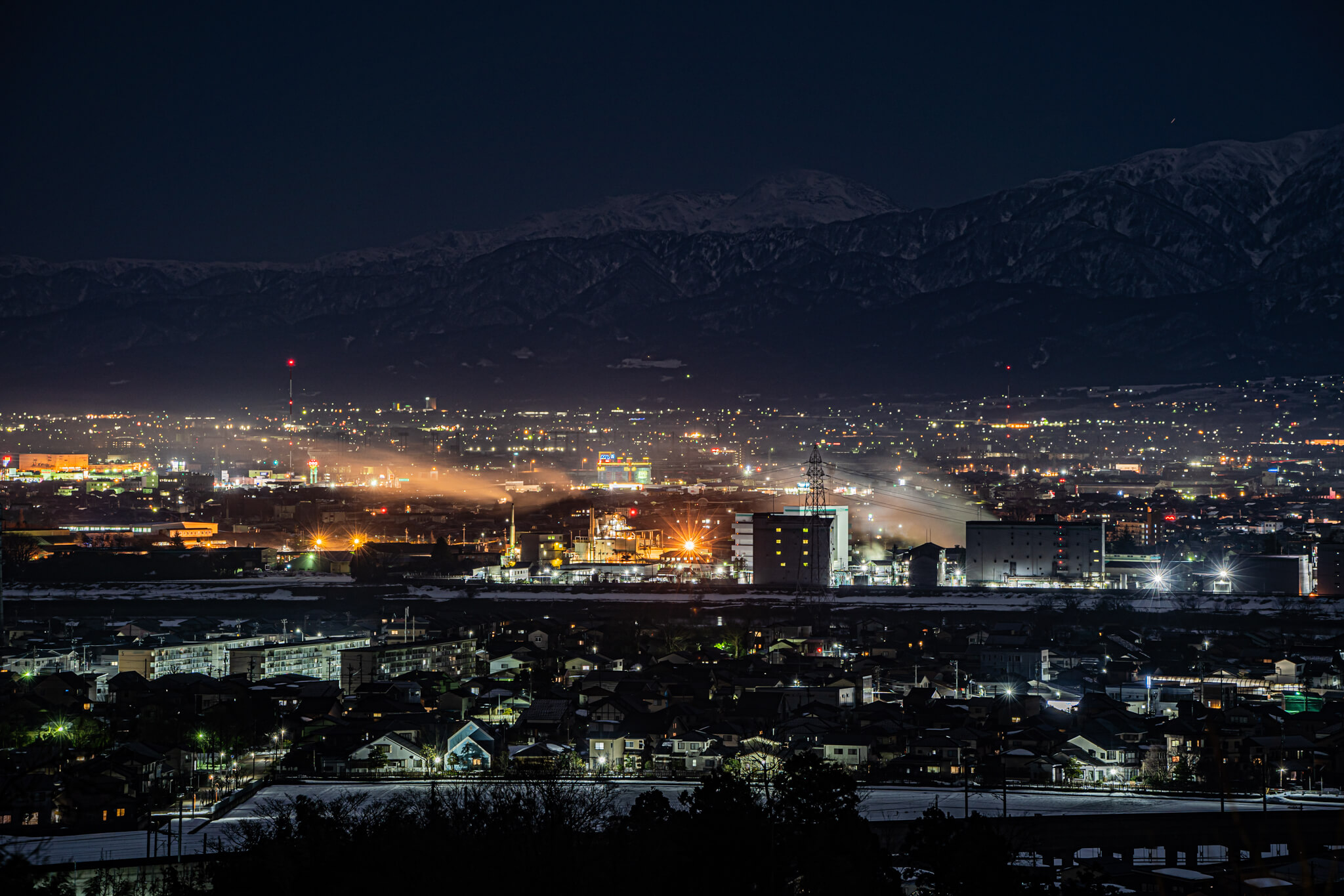 写真】満月の夜の立山連峰と富山市の夜景 from 呉羽山展望台2021|VR:北陸