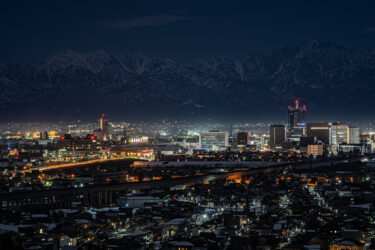 満月の夜の立山連峰と富山市の夜景 from 呉羽山展望台2021