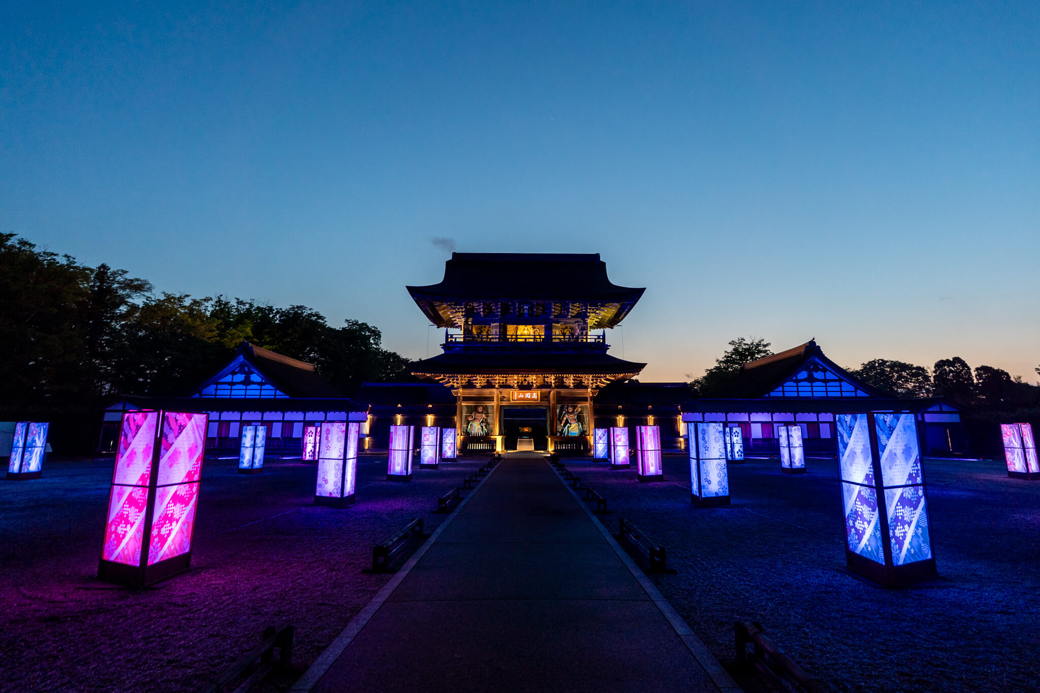 写真】国宝瑞龍寺 春のライトアップ「光彩陸離」（2025/4/22-5/5）|VR:北陸
